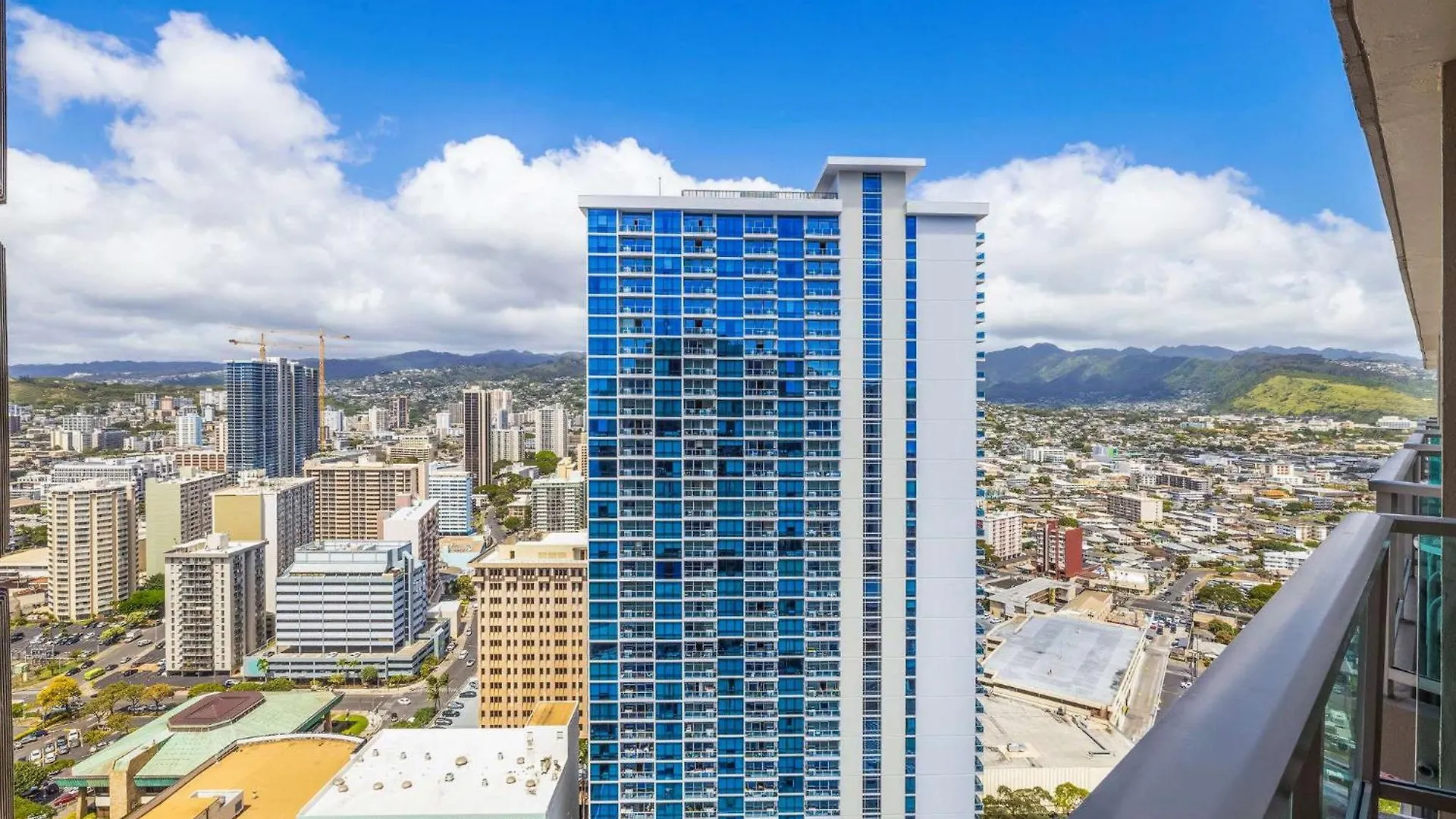 Newly Renovated Top Floor Ala Moana Balcony Honolulu Hébergement de vacances
